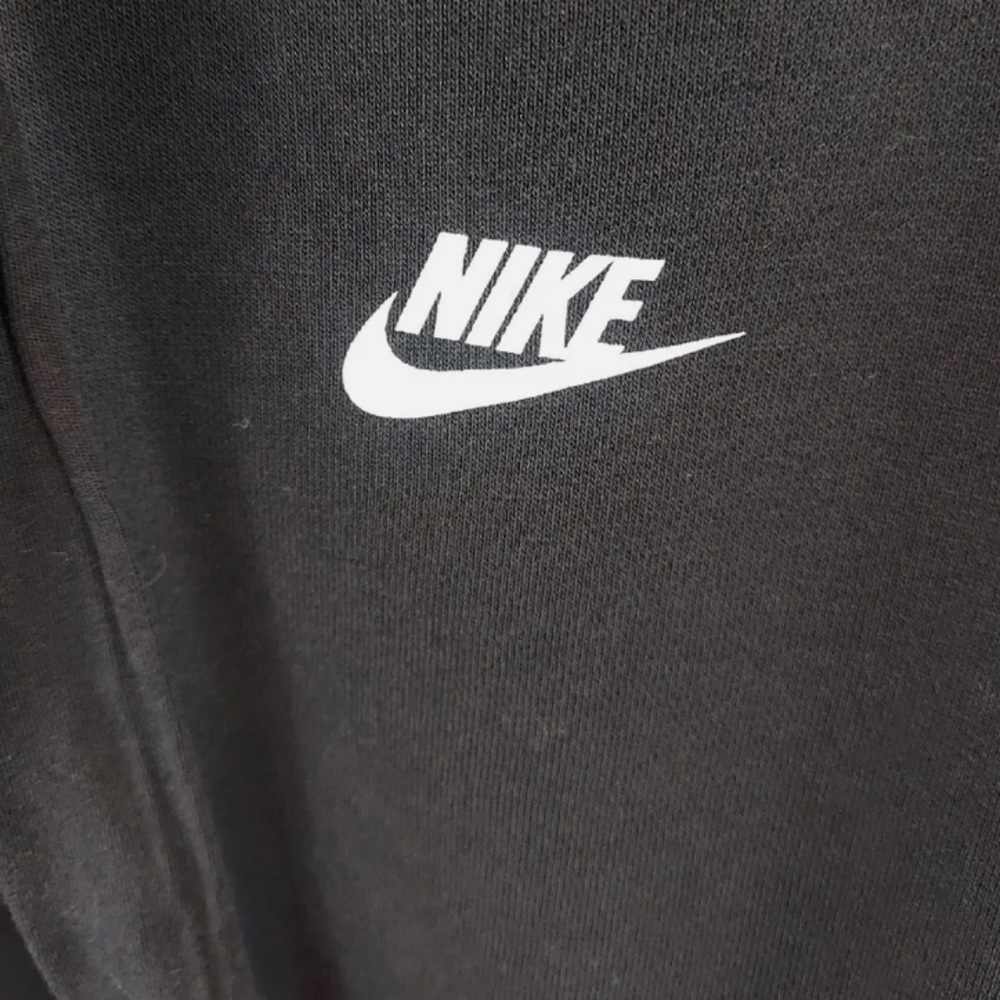 Men’s black and white Nike hoodie size M